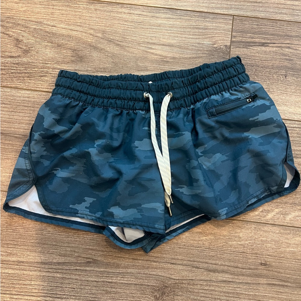 Vuori Clementine 2.0 shorts Blue/Green Camo